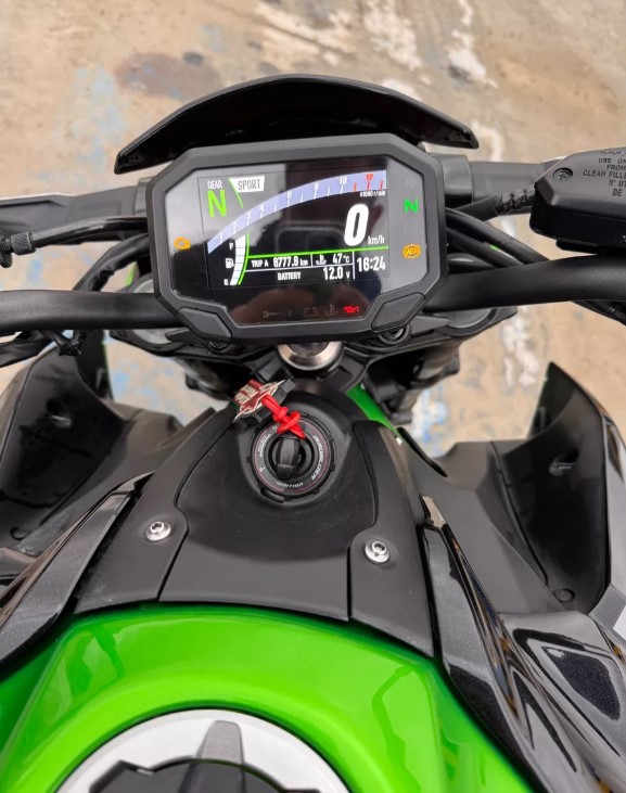 HDM1129 - Z900